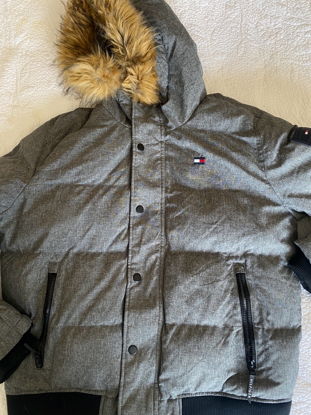 Tommy Hilfiger Men’s L Gray Puffer Jacket Faux Fur Hood Winter Coat
Tommy Hilfi - Picture 3 of 10